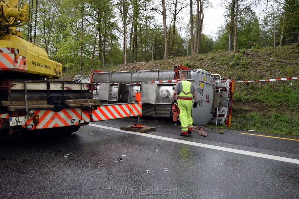 VU Gefahrgut LKW umgestuerzt A 4 Rich Koeln Hoehe AS Gummersbach P278.JPG - Miklos Laubert